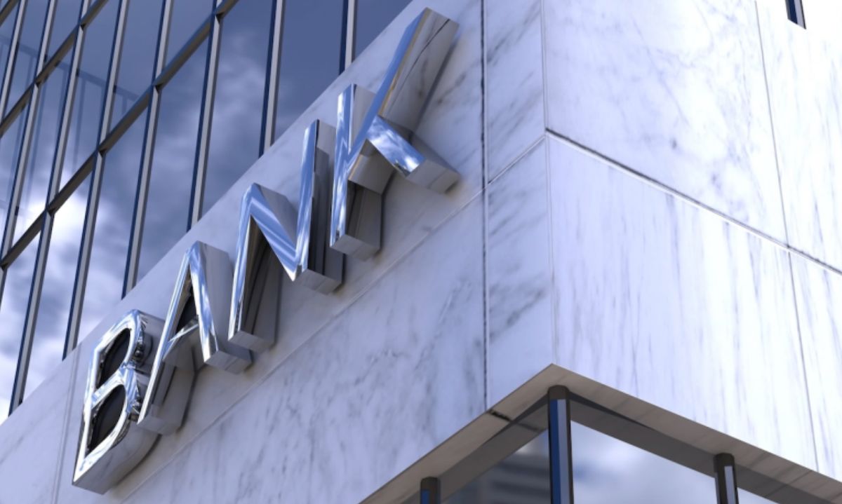 Probe Bank AI Use: OCC, Fed Quiz on Kill Switches