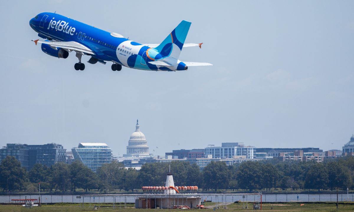 Questioned by 2 Lawmakers, JetBlue Faces AI Pricing Probe