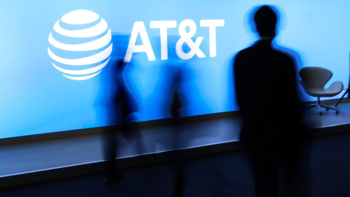 FCC Clears AT&T, Starlink EchoStar Spectrum Deals