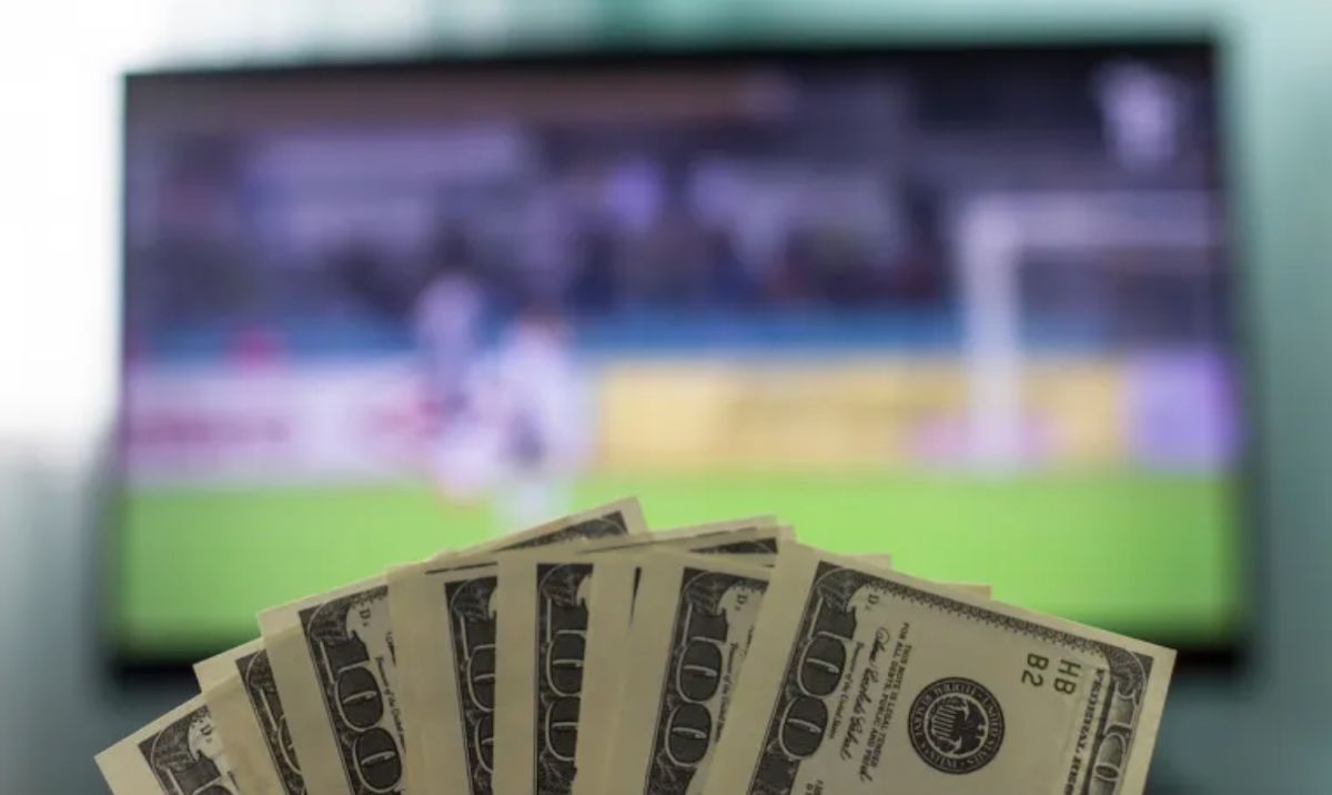 Sued: Wisconsin AG Targets Kalshi, Robinhood and 3 Others Over Illegal Betting