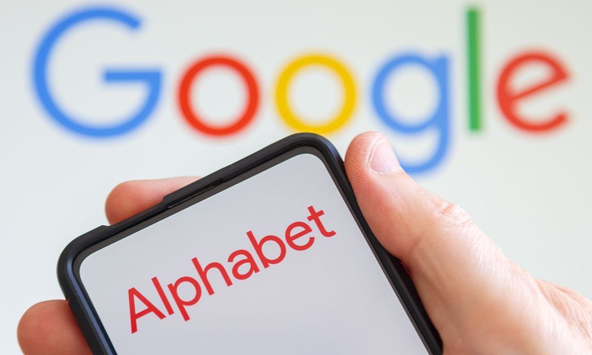 Alphabet Prices $84.75B Record AI Equity Sale