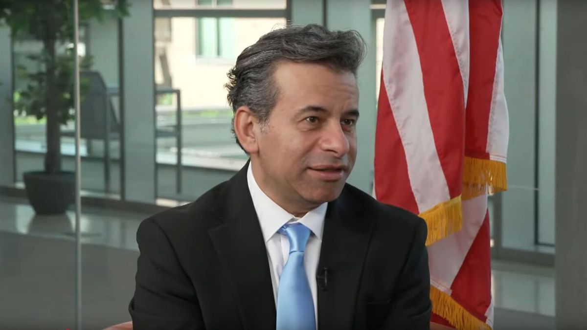 Trump Signs Off on Firing FDA Chief Makary